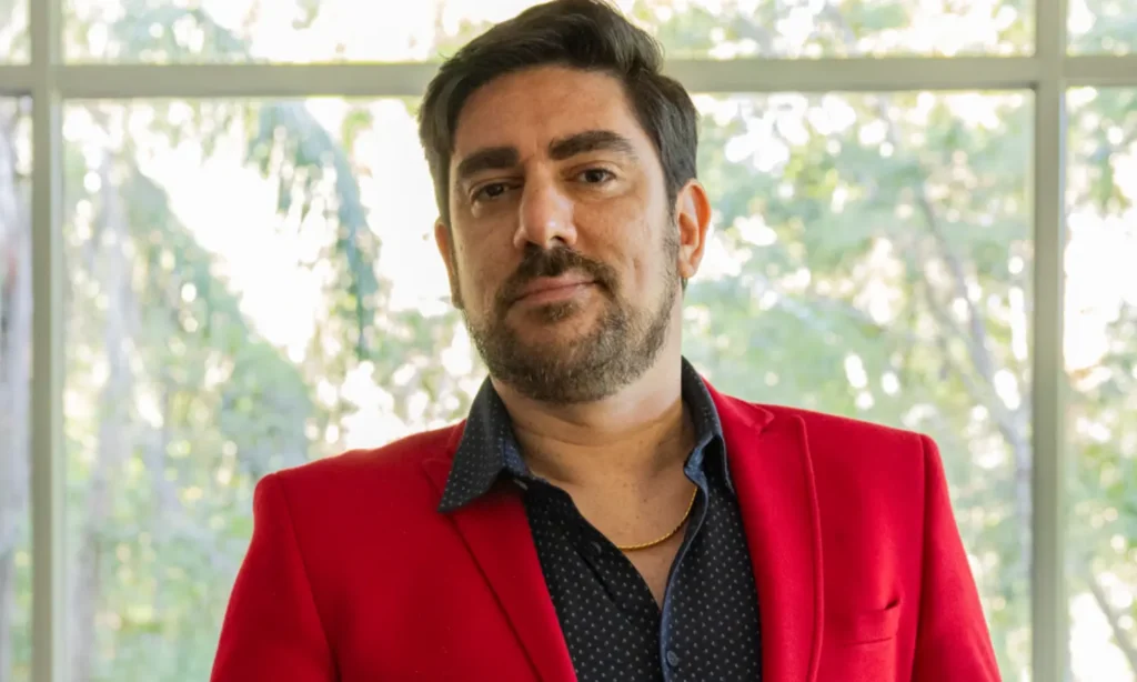 Marcelo Adnet troca o riso pelo drama em “Jogada de Risco” e diz não ter “apego à comédia”